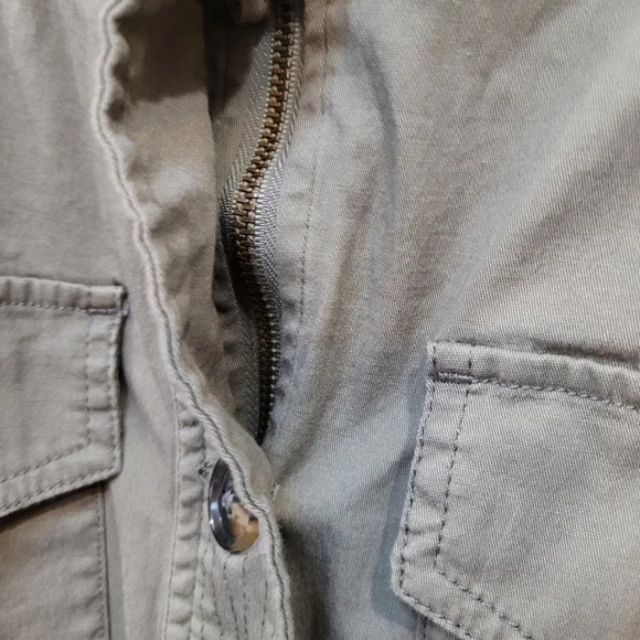 New olive green military style vest - Picture 2 of 4